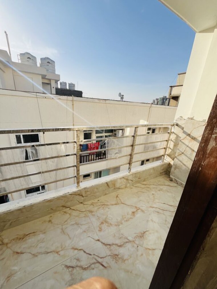 Balcony, sector 73 2 Bedroom 1050 Sq.Ft. Builder Floor In Sector 73 Noida 10283449