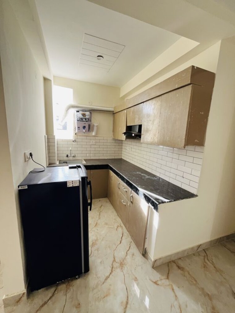 Kitchen, sector 73 2 Bedroom 1050 Sq.Ft. Builder Floor In Sector 73 Noida 10283449