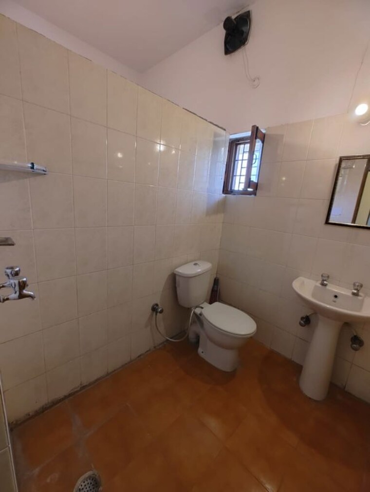 Bathroom, chakrata road 2 Bedroom 1500 Sq.Ft. Builder Floor In Chakrata Road Dehradun 10283579