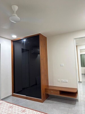 Room in 4 BHK Apartment at Gotri – for Rent