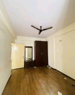 2 BHK Apartment For Rent in Wave Executive Floors