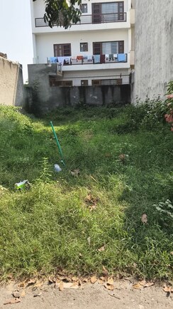 Plot For Sale in DLF Hyde Park