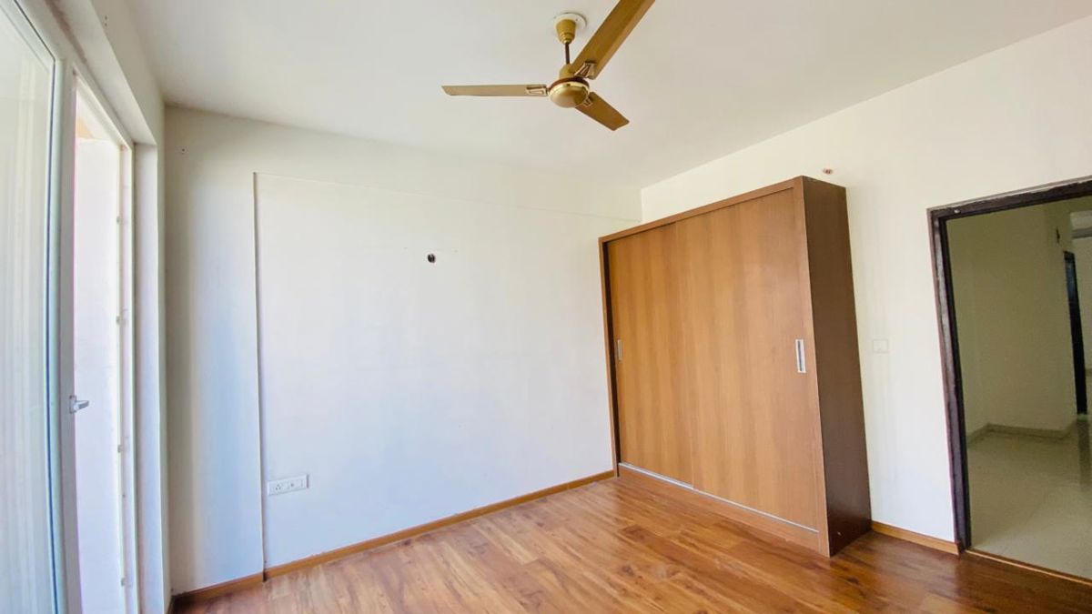 3 BHK + Extra Room 1605 Sq.Ft. Apartment in Ambika Florence Park