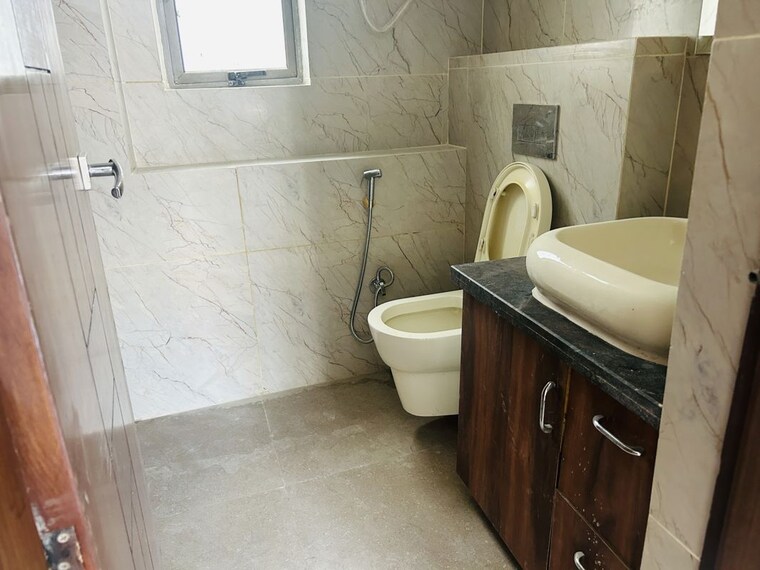 Attached Bathroom, unitech-the-residences-gurgaon 3.5 Bedroom 1570 Sq.Ft. Apartment In Sector 33 Gurgaon 10283842