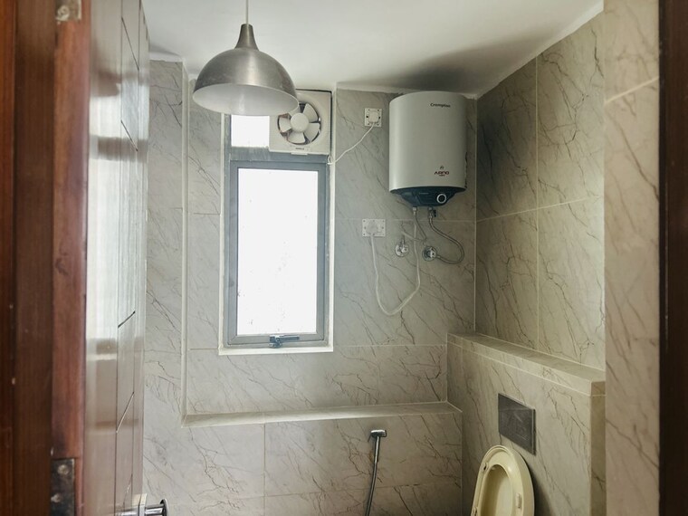 Bathroom, unitech-the-residences-gurgaon 3.5 Bedroom 1570 Sq.Ft. Apartment In Sector 33 Gurgaon 10283842