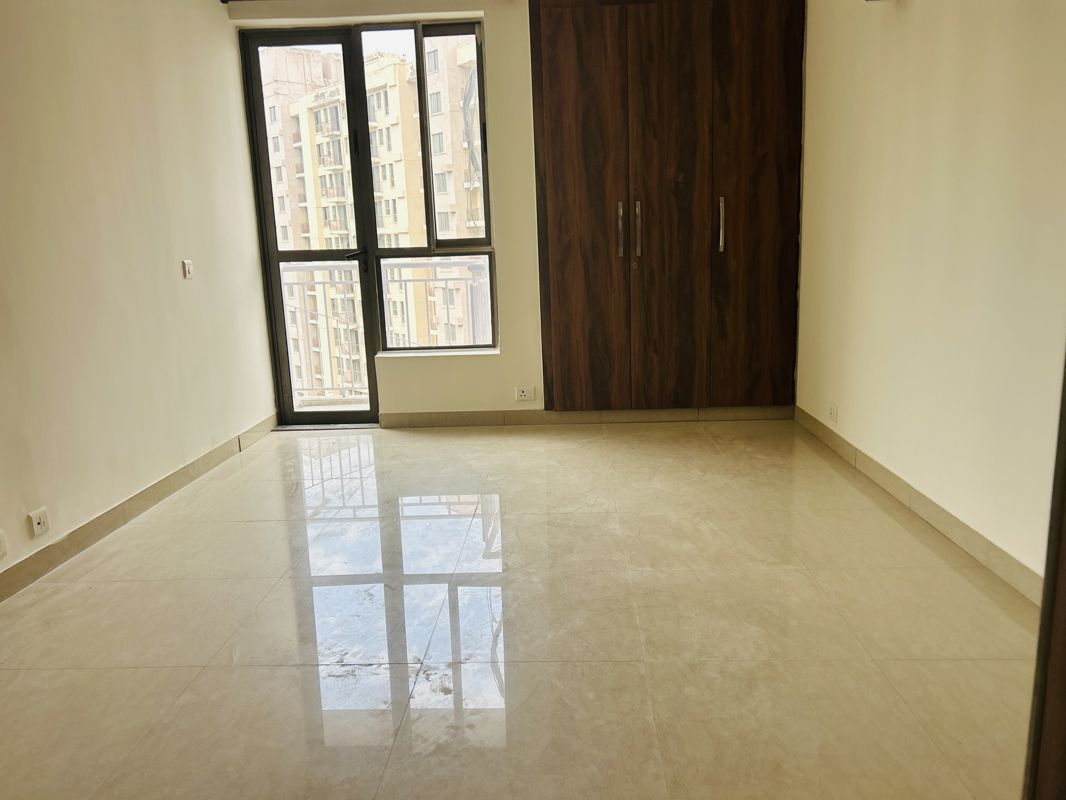 3.5 BHK + Servant Room 1570 Sq.Ft. Apartment in Unitech The Residences Gurgaon