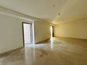 Room in 5 BHK Apartment at Rustomjee Crown, Prabhadevi – for Rent