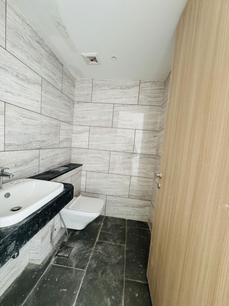 Bathroom, rustomjee-crown 5 Bedroom 3000 Sq.Ft. Apartment In Prabhadevi Mumbai 10283847