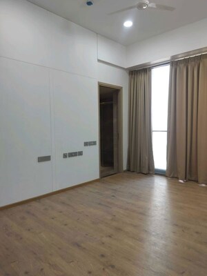 Room in 5 BHK Apartment at Rustomjee Crown, Prabhadevi – for Rent