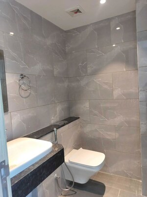 Bathroom in 5 BHK Apartment at Rustomjee Crown, Prabhadevi – for Rent