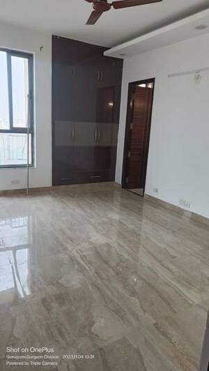 Room in 3.5 BHK Apartment at Unitech The Residences Gurgaon, Sector 33 – for Rent
