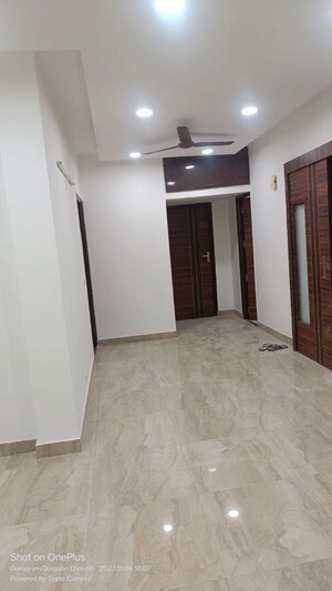 Room in 3.5 BHK Apartment at Unitech The Residences Gurgaon, Sector 33 – for Rent