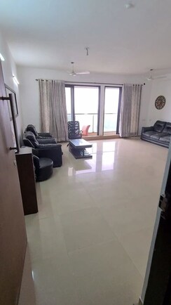 2.5 BHK Apartment For Rent in Rustomjee Elanza