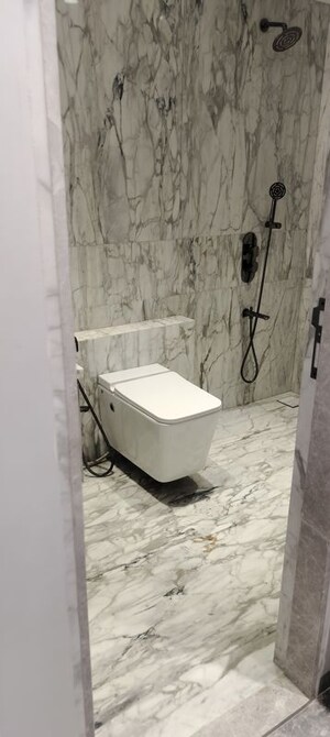 Bathroom in 3 BHK Apartment at Gurukrupa Alaknanda, Vile Parle West – for Sale