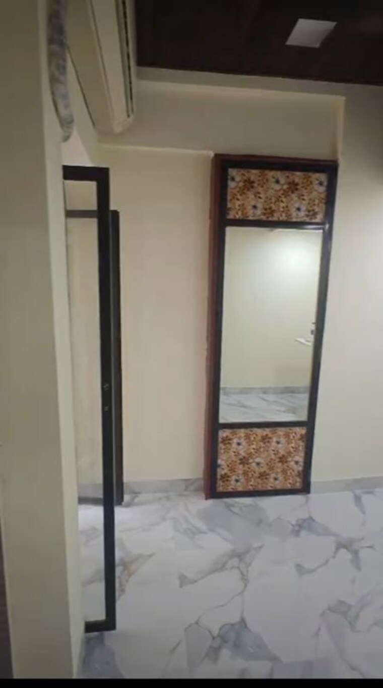 Room, kamal-darshan-parel 1 Bedroom 400 Sq.Ft. Apartment In Parel Mumbai 10283908