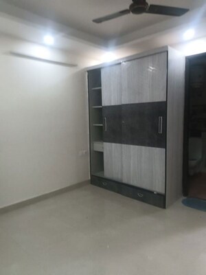 Room in 3 BHK Builder Floor at Sector 46 – for Rent