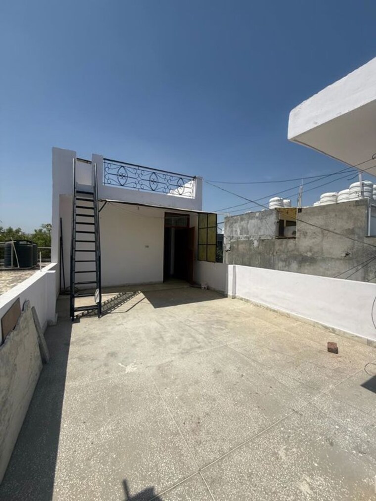 Terrace, kalkaji 1 Bedroom 600 Sq.Ft. Builder Floor In Kalkaji Delhi 10283954