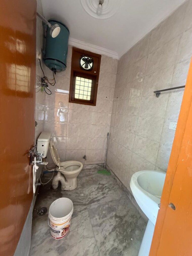 Bathroom, kalkaji 1 Bedroom 600 Sq.Ft. Builder Floor In Kalkaji Delhi 10283954