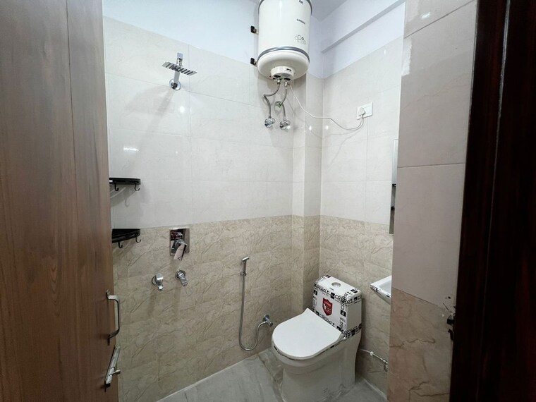 Bathroom, sector 45 1 Bedroom 753 Sq.Ft. Builder Floor In Sector 45 Gurgaon 10283958