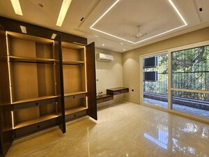 Room in 3 BHK Builder Floor at Safdarjung Enclave – for Sale