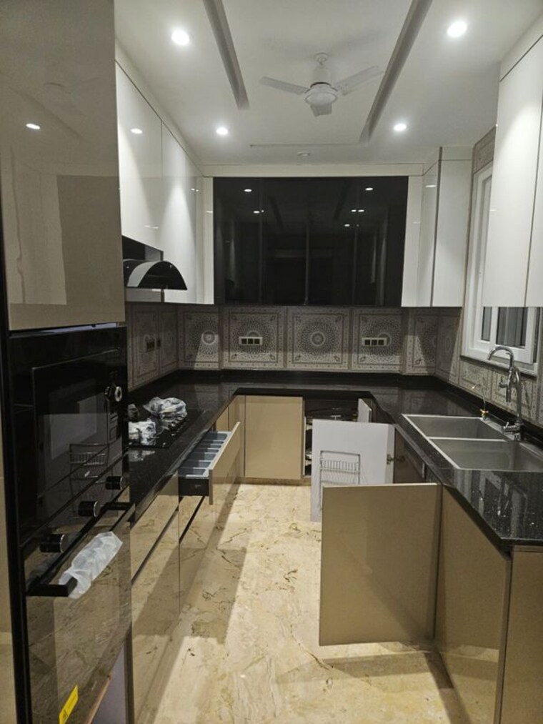 Kitchen, safdarjung enclave 3 Bedroom 1800 Sq.Ft. Builder Floor In Safdarjung Enclave Delhi 10283970