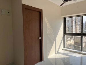 Room in Studio Apartment at Level The Residences, Andheri West – for Rent