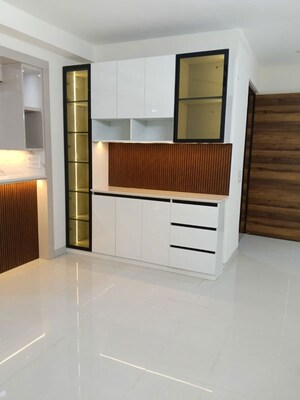 Room in 3.5 BHK Apartment at Mahagun Mezzaria, Sector 78 – for Rent