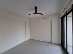 Room in 2 BHK Apartment at Sarvodaya Leela, Thakurli – for Rent