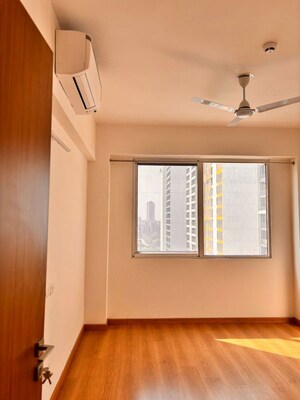 Room in 3.5 BHK Apartment at Mahagun Mezzaria, Sector 78 – for Rent