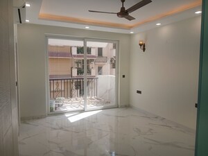 Room in 4 BHK Apartment at Emaar Emerald Floors Premier, Sector 65 – for Rent