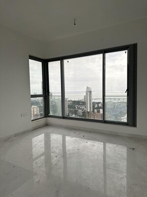 Room in 4 BHK Apartment at Hubtown 25 South, Prabhadevi – for Rent