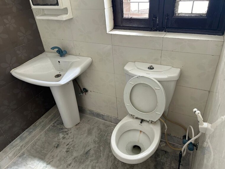 Bathroom, sector 41 6+ Bedroom 195 Sq.Mt. Independent House In Sector 41 Noida 10284028