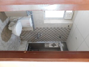 Furnished Amenities in 3 BHK Builder Floor at Green Park – for Rent