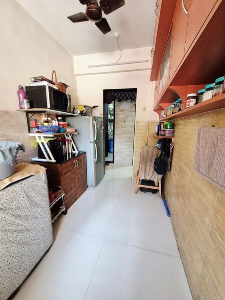  Parking, lokhandwala-sapphire-heights 2.5 Bedroom 1250 Sq.Ft. Apartment In Kandivali East Mumbai 10284049