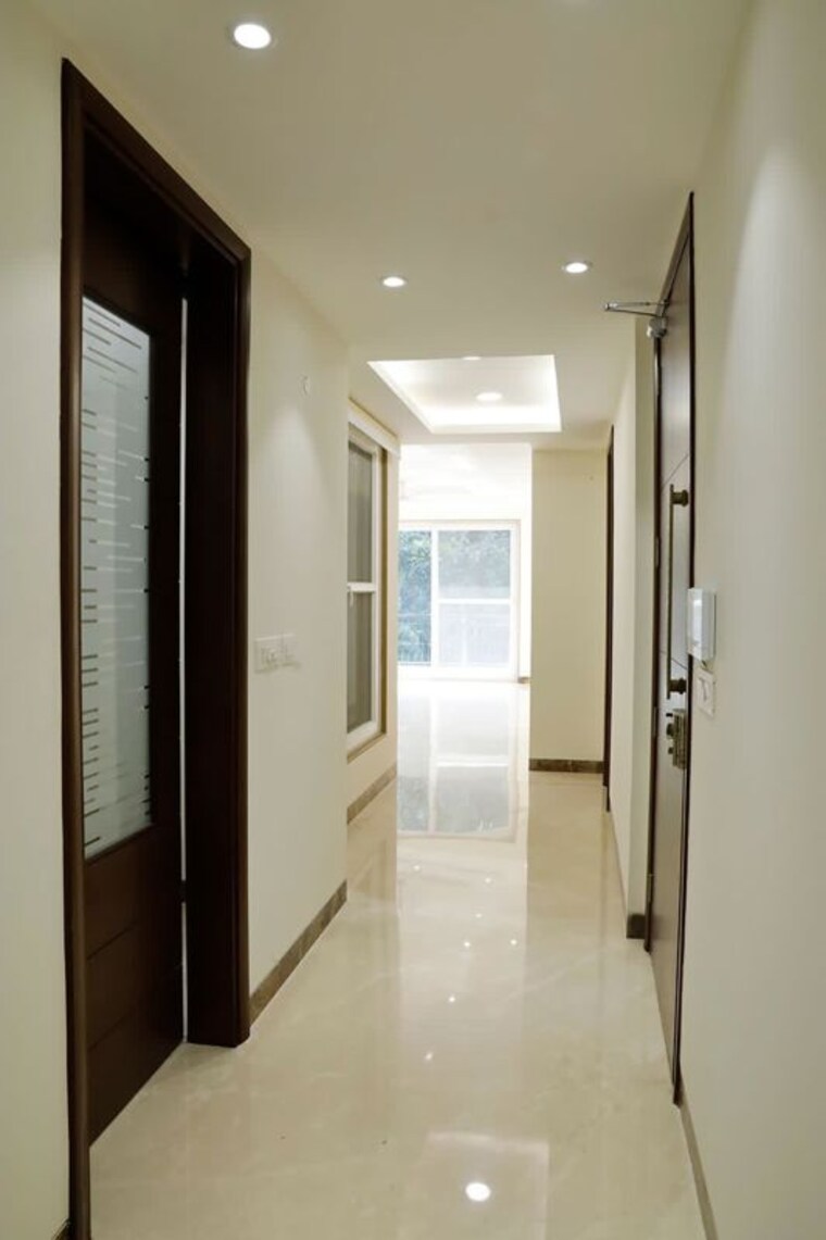 Entrance, sarvapriya vihar 3 Bedroom 2000 Sq.Ft. Builder Floor In Sarvapriya Vihar Delhi 10284076