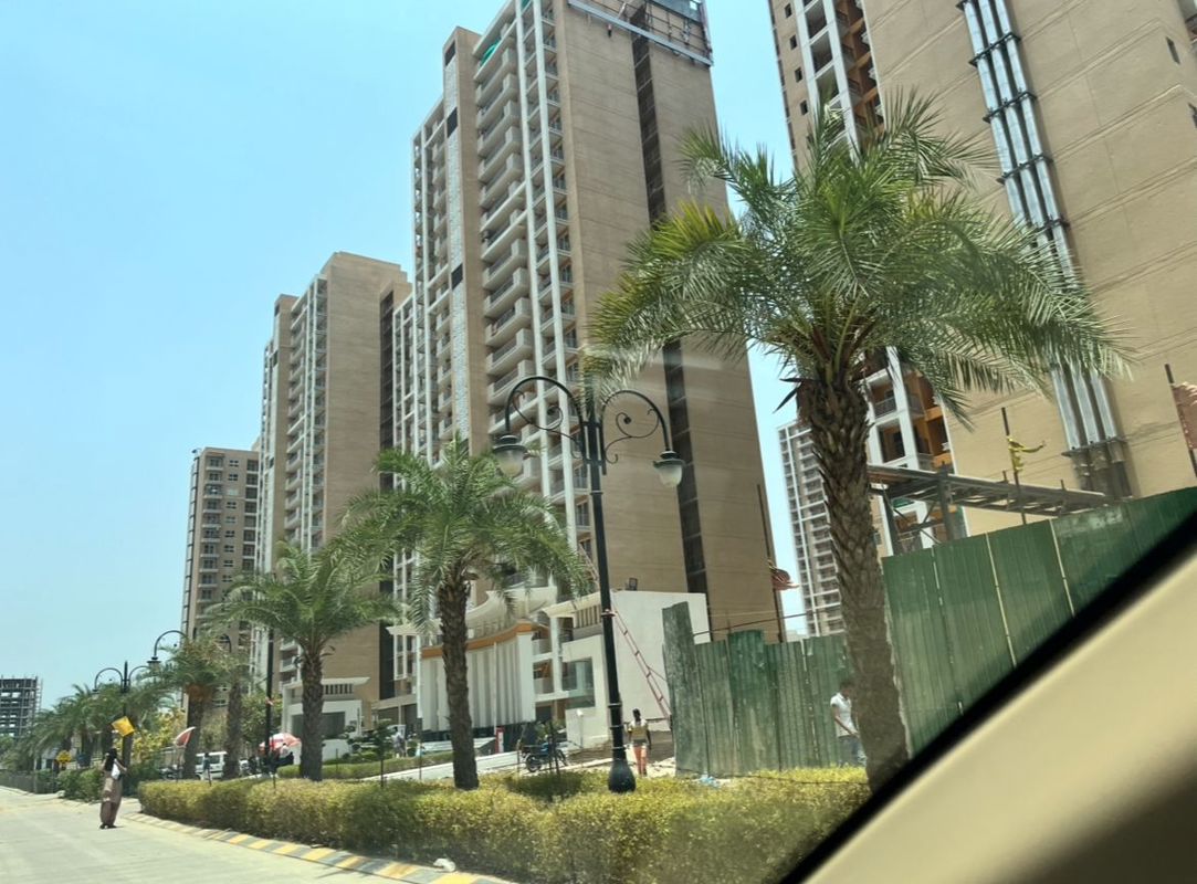 3 BHK + Servant Room Apartment For Sale in Rishita Manhattan