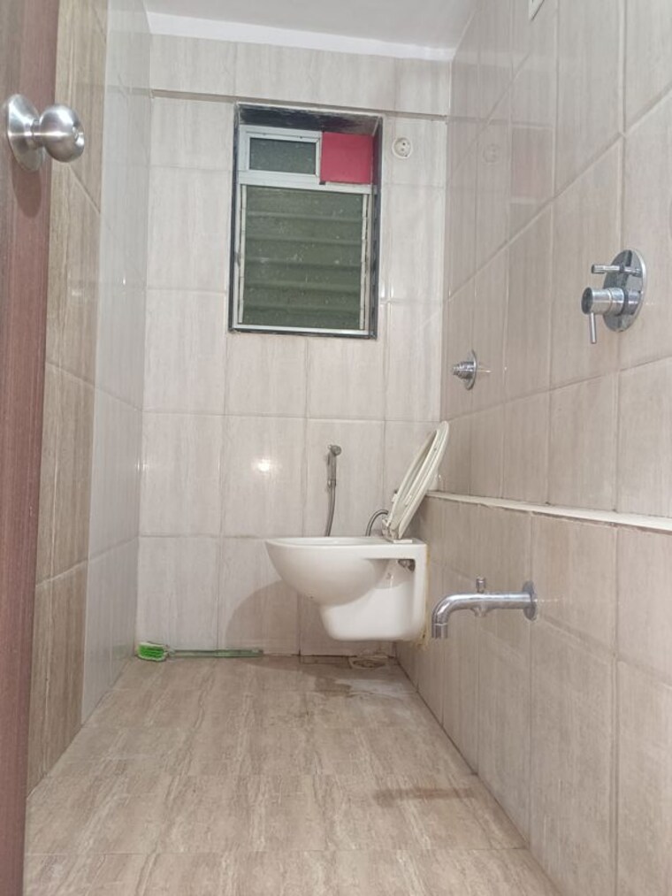 Bathroom, mantri-serene 2 Bedroom 970 Sq.Ft. Apartment In Goregaon East Mumbai 10284055
