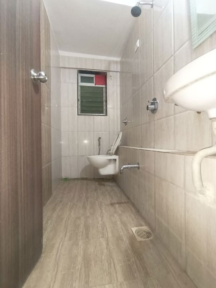 Bathroom, mantri-serene 2 Bedroom 970 Sq.Ft. Apartment In Goregaon East Mumbai 10284055