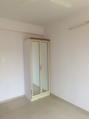 Room in 2 BHK Apartment at Mantri Serene, Goregaon East – for Rent