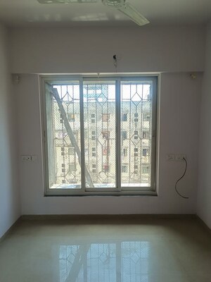 Room in 2 BHK Apartment at Mantri Serene, Goregaon East – for Rent