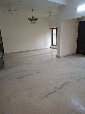 Room in 3 BHK Builder Floor at Hauz Khas – for Rent