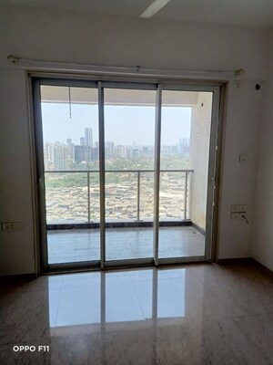 Room in 2 BHK Apartment at JP Decks, Goregaon East – for Rent