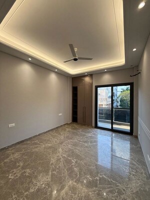 Room in 3 BHK Builder Floor at Shivalik Colony – for Rent
