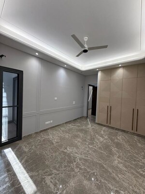 Room in 3 BHK Builder Floor at Shivalik Colony – for Rent