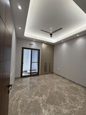 Room in 3 BHK Builder Floor at Shivalik Colony – for Rent