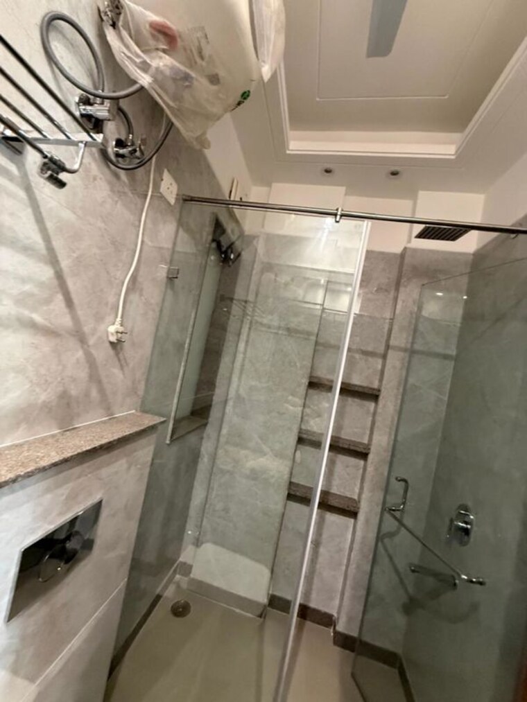 Bathroom, shivalik colony 3 Bedroom 1800 Sq.Ft. Builder Floor In Shivalik Colony Delhi 10284098