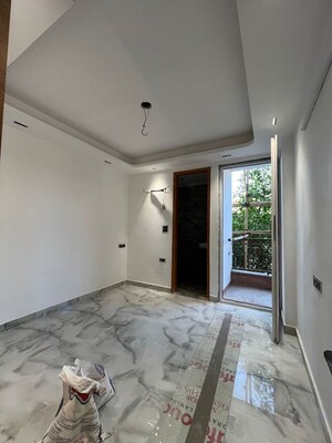 Room in 2 BHK Apartment at Chattarpur – for Rent