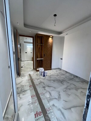 Room in 2 BHK Apartment at Chattarpur – for Rent