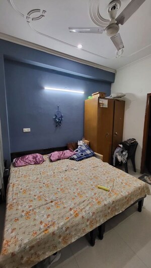 Bedroom in 3 BHK Builder Floor at Sector 40 – for Rent