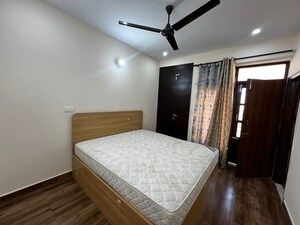 Bedroom in 3 BHK Builder Floor at Sector 40 – for Rent